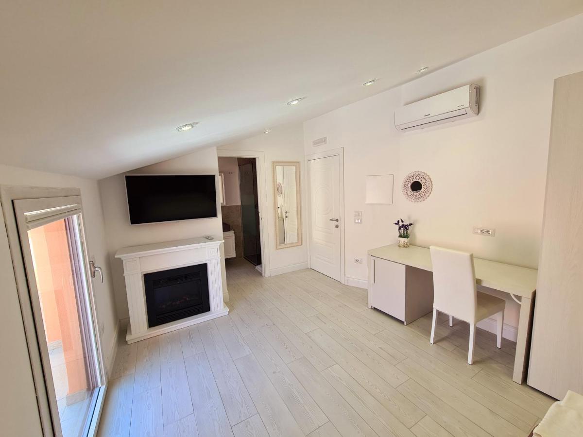 Isola Nel Parco Villas & Rooms La Maddalena  Exterior photo